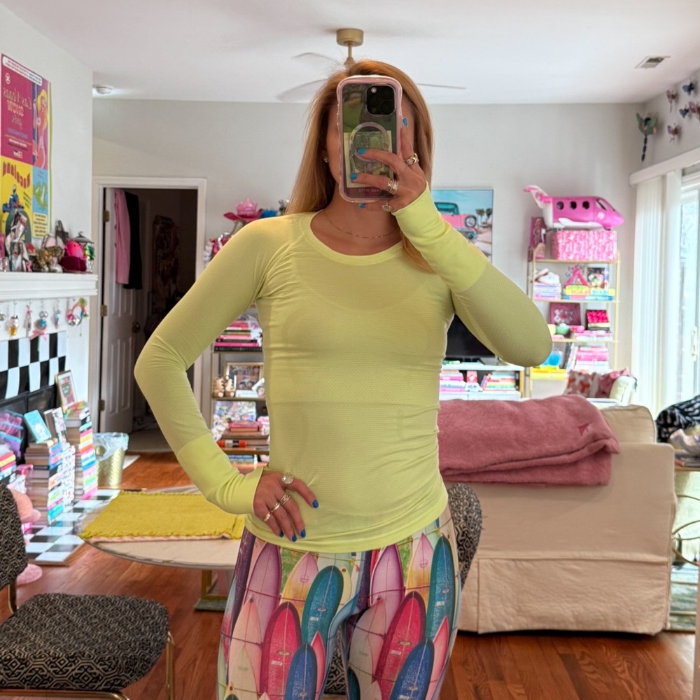 LULULEMON NEON GREENISH YELLOW SWIFTLY TEE SIZE 4 - Picture 3 of 5